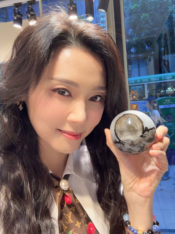 羅泳嫻賀黃澤鋒愛女百日宴失言惹禍 祝福6個字引爆網民圍攻：心地唔好