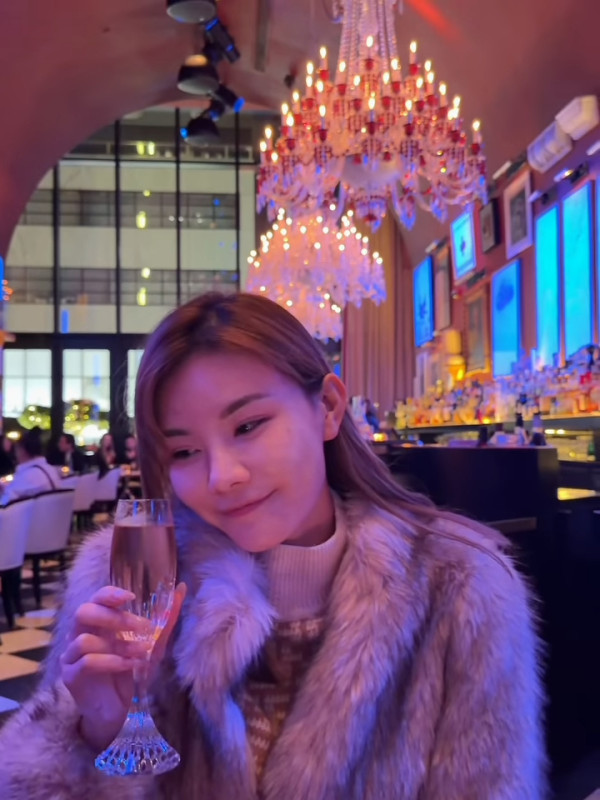 五索高調慶祝婚外情關係10周年！獲馬清鏗贈「全球唯一」首個愛馬仕最新手袋