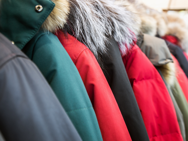 秋冬乾燥成日「被電親」？  拆解「靜電」成因 教你手機/門鎖「防電」3 大冷知識