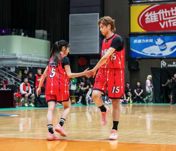 COLLAR成員Candy王家晴被爆新戀情!甜蜜約會斷正疑似暗撻同門男團師兄?