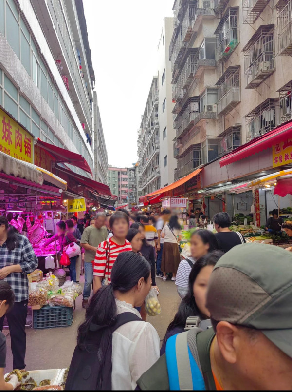 港人北上｜深圳人嘲蓮塘變香港人「洗腳城」遊客狂湧入拉高物價：不敢買菜了