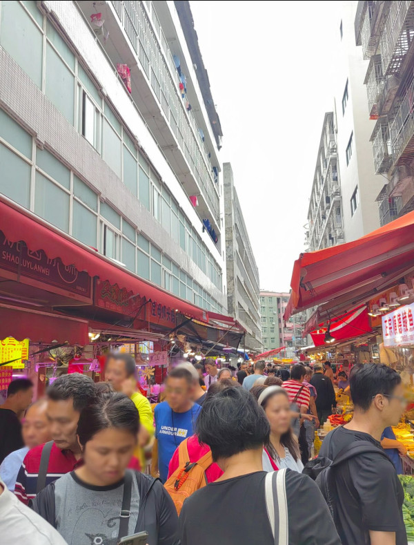 港人北上｜深圳人嘲蓮塘變香港人「洗腳城」遊客狂湧入拉高物價：不敢買菜了