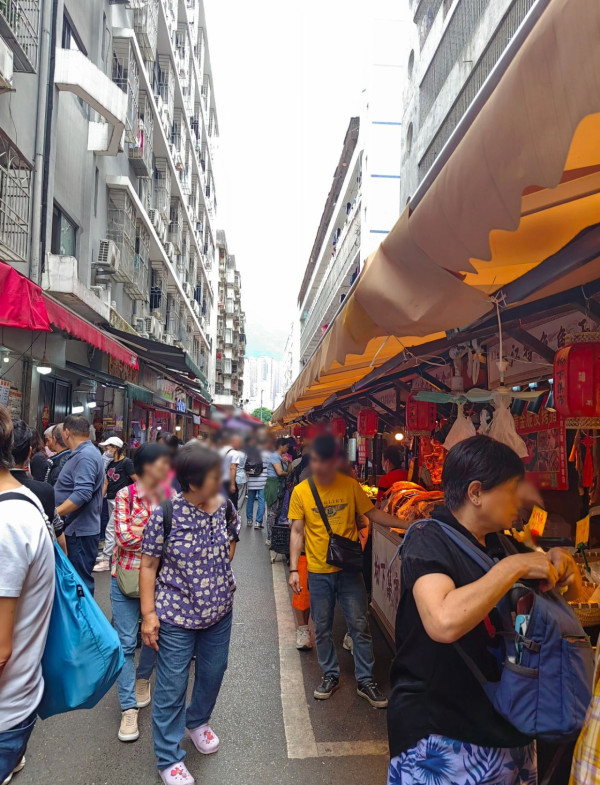 港人北上｜深圳人嘲蓮塘變香港人「洗腳城」遊客狂湧入拉高物價：不敢買菜了