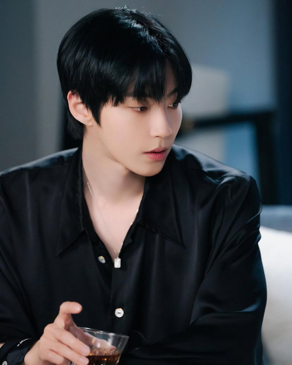 黃寅燁飾演的「許仁江」最後自盡(圖片來源:IG@hi_high_hiy)