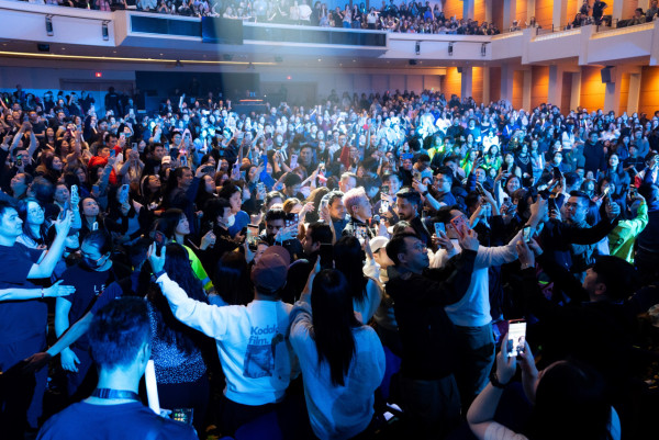 林峯世界巡迴演唱會北美場反應熱烈 長居西雅圖資深演員、前港姐極罕現身撐場