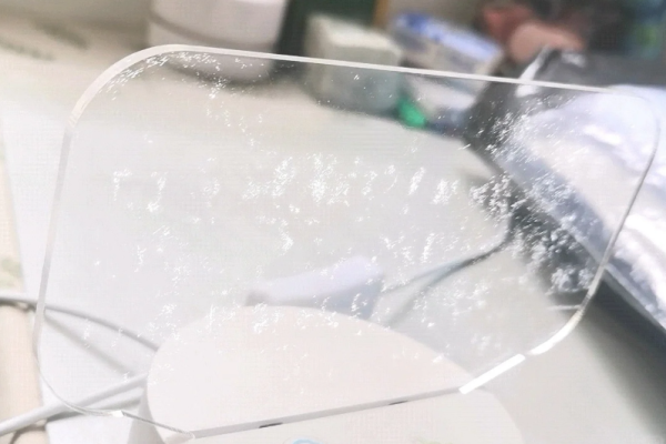 酒精咪亂用!10大「清潔禁忌」物品曝光:眼鏡/皮手袋一擦即報銷