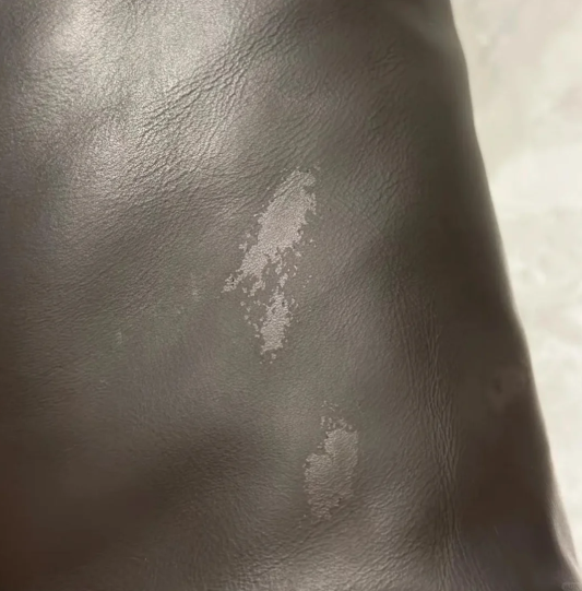 酒精咪亂用！10大「清潔禁忌」物品曝光：眼鏡/皮手袋一擦即報銷