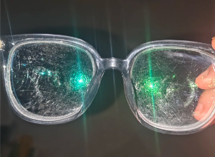 酒精咪亂用!10大「清潔禁忌」物品曝光:眼鏡/皮手袋一擦即報銷