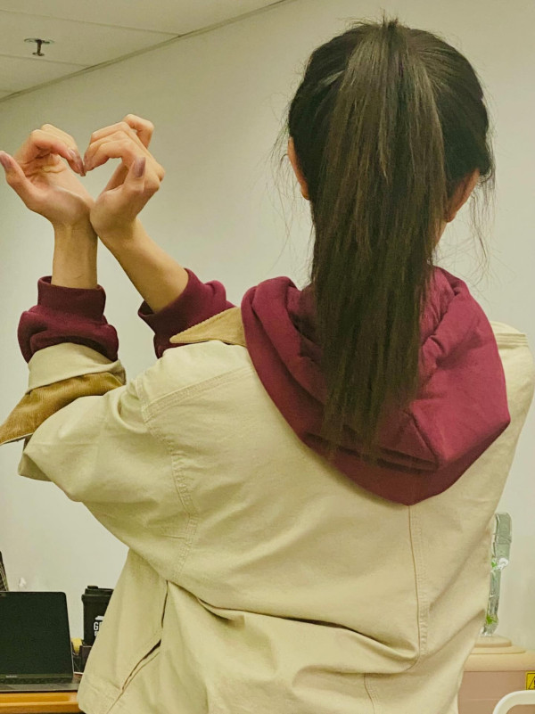 葉念琛新戲女主角「阿寶」人選揭曉！24歲港姐冠軍接棒 一張背影照揭真身