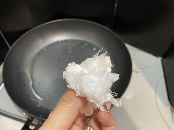 膠盒油立立？編輯實測日本2招爆紅清潔法：加1物「搖一搖」30秒去油除臭