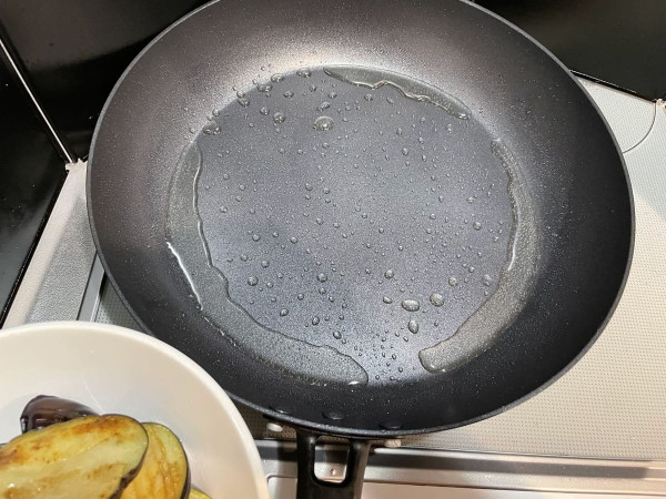 廢油點處理？12蚊店「吸油棉花糖」獲日人激推！實測一舊吸乾600ml油：乾淨到癲