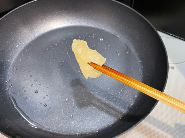 廢油點處理？12蚊店「吸油棉花糖」獲日人激推！實測一舊吸乾600ml油：乾淨到癲