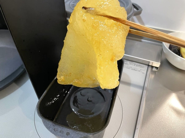 廢油點處理？12蚊店「吸油棉花糖」獲日人激推！實測一舊吸乾600ml油：乾淨到癲