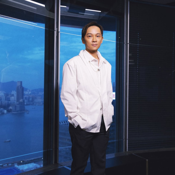 新聞女王2｜鄧智堅「飛爺」回歸神還原Man姐新聞極致 再現「經典七式」狂爆金句