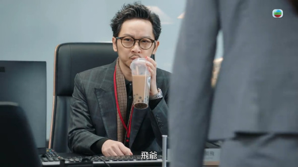 新聞女王2｜鄧智堅「飛爺」回歸神還原Man姐新聞極致 再現「經典七式」狂爆金句