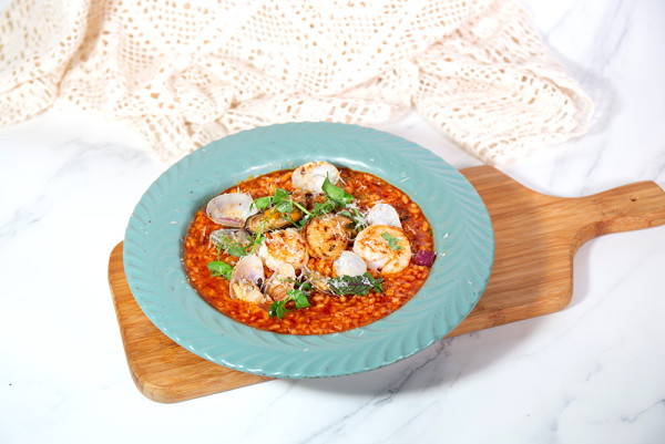 香港仔中心聖誕影相打卡兼換新鮮牛油果！再去埋香港仔新食力開餐