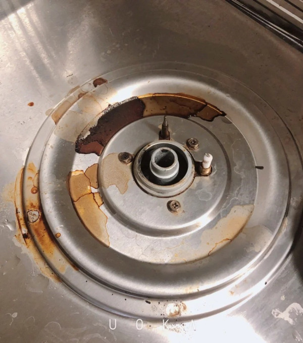 爐頭黐立立？12蚊店「去油濕紙巾」實測：一抹溶解「發黑油垢」免過水變新一樣