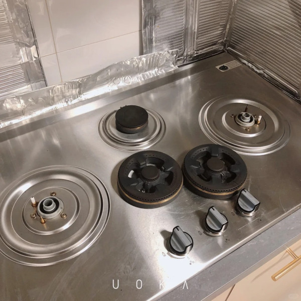 爐頭黐立立？12蚊店「去油濕紙巾」實測：一抹溶解「發黑油垢」免過水變新一樣