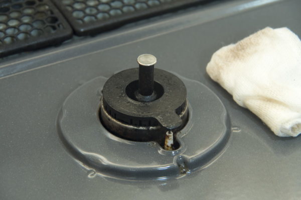 爐頭黐立立？12蚊店「去油濕紙巾」實測：一抹溶解「發黑油垢」免過水變新一樣