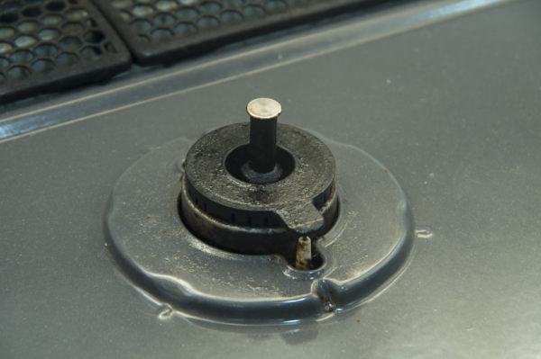 爐頭黐立立？12蚊店「去油濕紙巾」實測：一抹溶解「發黑油垢」免過水變新一樣