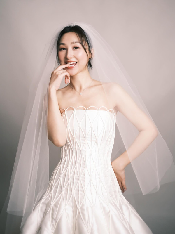 高海寧無預警IG突晒婚紗照引轟動 單身多年24字宣言惹網民狂賀送祝福！