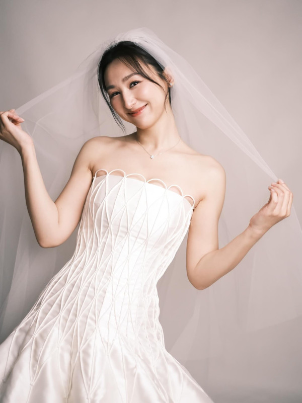 高海寧無預警IG突晒婚紗照引轟動 單身多年24字宣言惹網民狂賀送祝福！