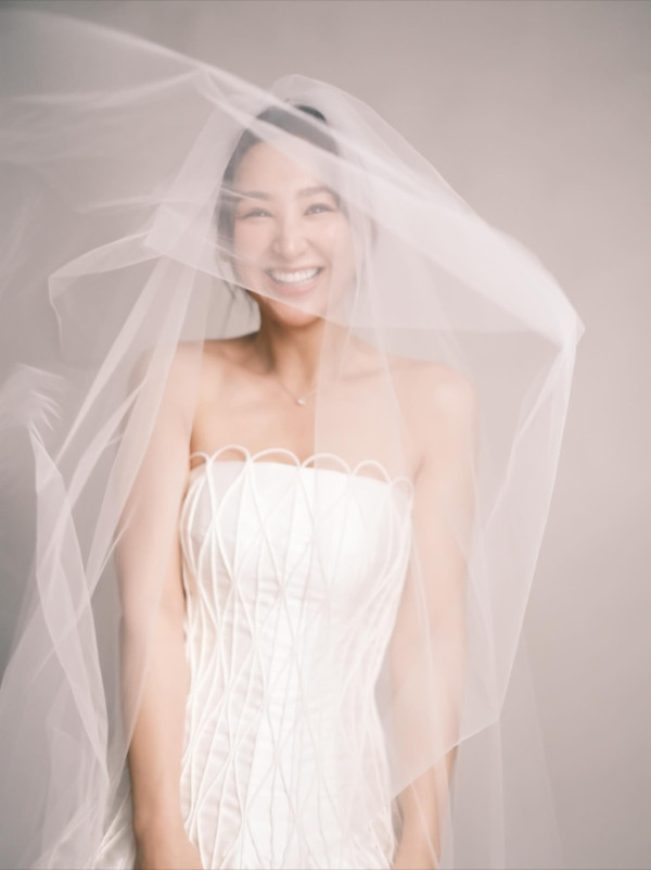 高海寧無預警IG突晒婚紗照引轟動 單身多年24字宣言惹網民狂賀送祝福！