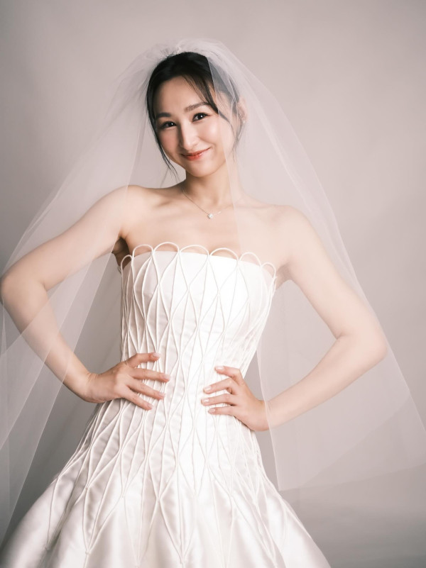 高海寧無預警IG突晒婚紗照引轟動 單身多年24字宣言惹網民狂賀送祝福！