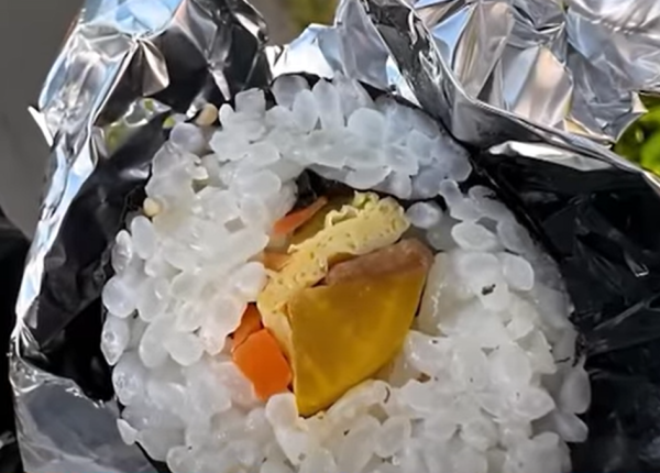 韓國廣藏市場、明洞又爆劏客！紫菜飯捲得一堆米偷工減料 網民怒轟：當遊客水魚 