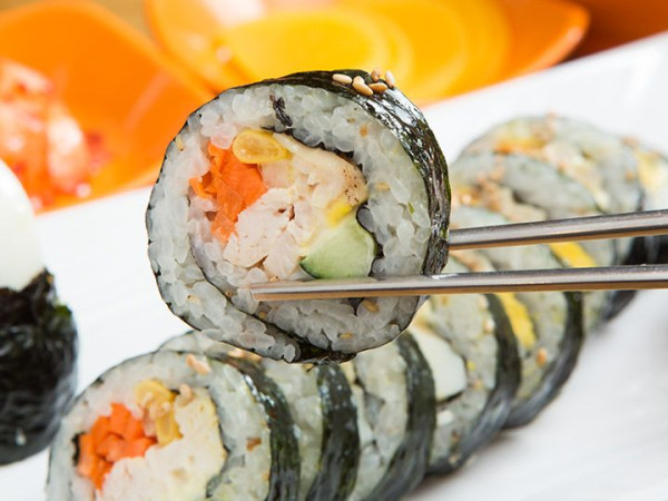 韓國廣藏市場、明洞又爆劏客！紫菜飯捲得一堆米偷工減料 網民怒轟：當遊客水魚 