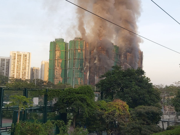 突發！大埔宏福苑四級大火釀4死3傷！火勢燒入屋頻傳爆炸聲 1名消防員殉職