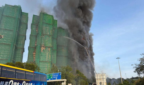 大埔宏福苑五級火｜居民Facebook群組早有憂慮起火 帖文一語成讖引瘋傳 網民批3.3億天價工程釀至少55死