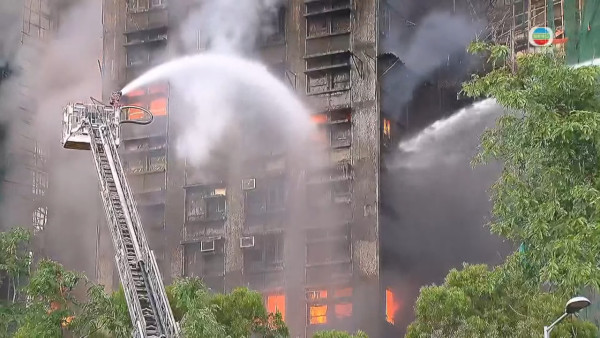 大埔宏福苑五級奪命大火登國際頭條 過百藝人轉發支援訊息祈福「天佑香港」