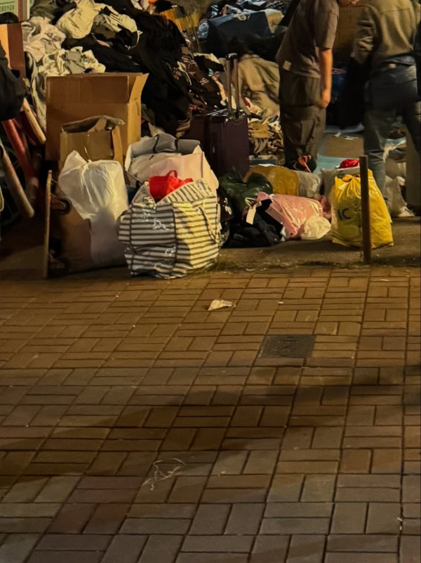 大埔宏福苑大火|193親赴現場深夜搬運物資 被香港人團結感動︰凌晨仲咁多人幫手