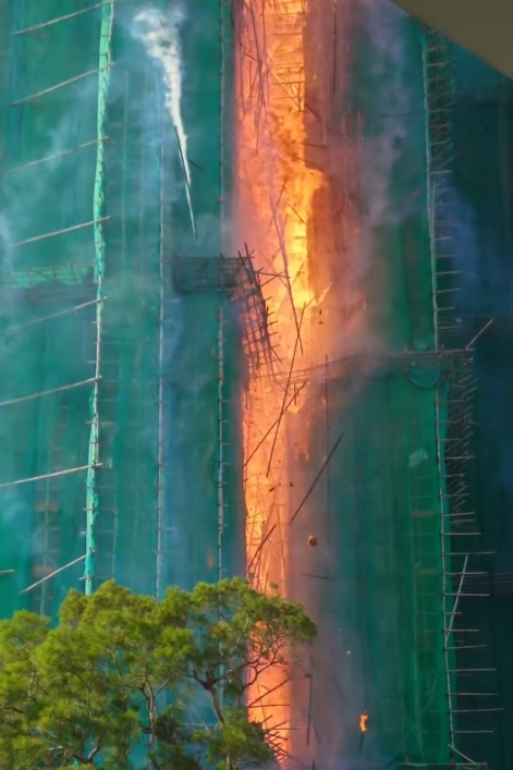 宏福苑五級火首10分鐘影片曝光!火勢恐怖「極速燒上頂」外牆維修工人逃生:無響過火警鐘