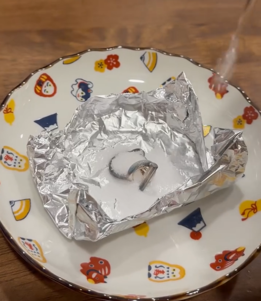 膠柄變黏好噁心！實測3種方法「急救」老化塑膠：一抹溶走黏膩層回復乾爽