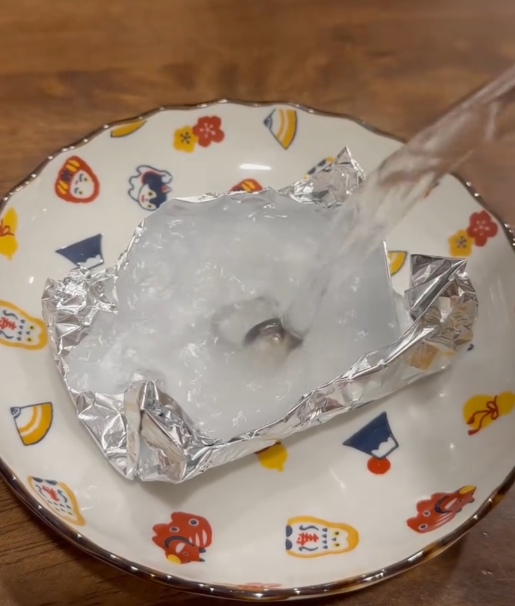 膠柄變黏好噁心！實測3種方法「急救」老化塑膠：一抹溶走黏膩層回復乾爽