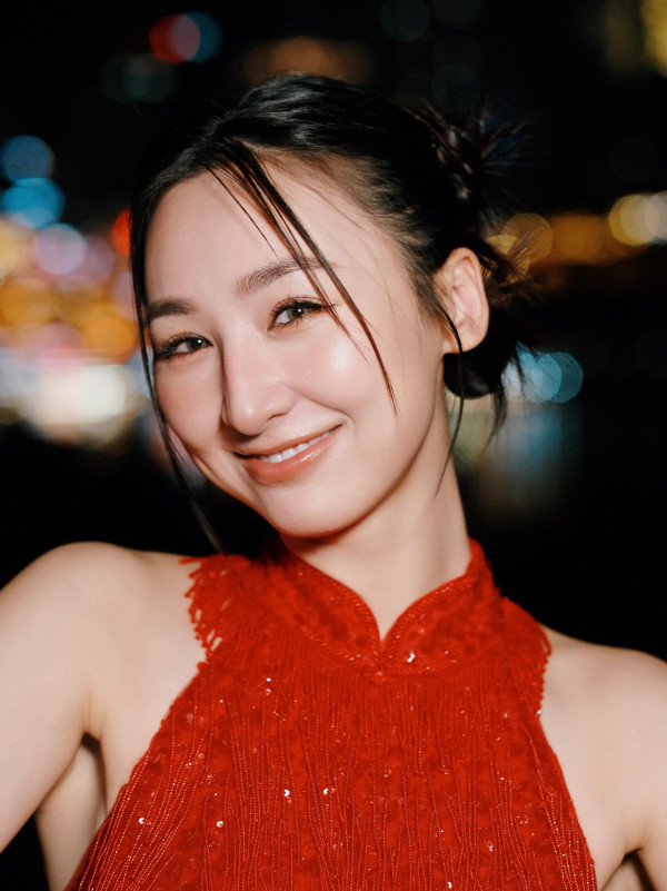 高海寧陳自瑤尷尬撞衫性感旗袍大對決！網民憑一細節判「呢位」贏到開巷 