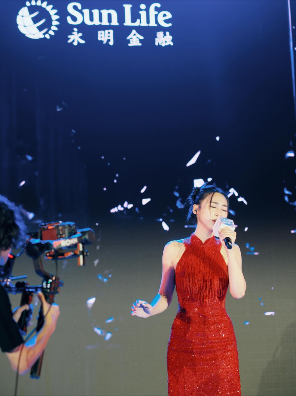 高海寧陳自瑤尷尬撞衫性感旗袍大對決！網民憑一細節判「呢位」贏到開巷 