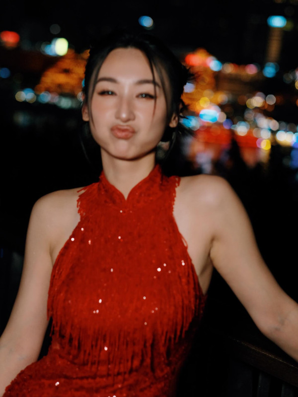 高海寧陳自瑤尷尬撞衫性感旗袍大對決！網民憑一細節判「呢位」贏到開巷 