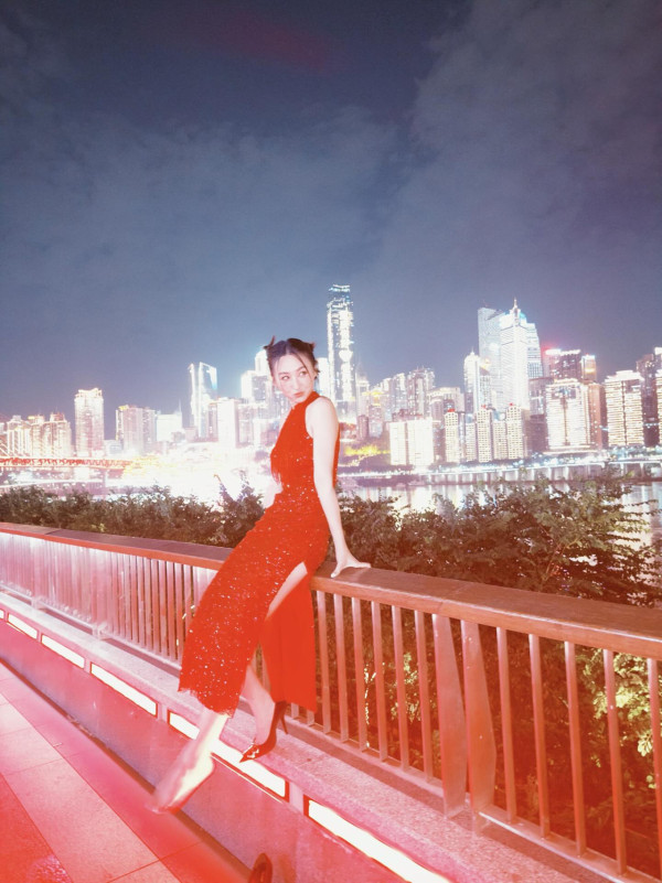 高海寧陳自瑤尷尬撞衫性感旗袍大對決！網民憑一細節判「呢位」贏到開巷 