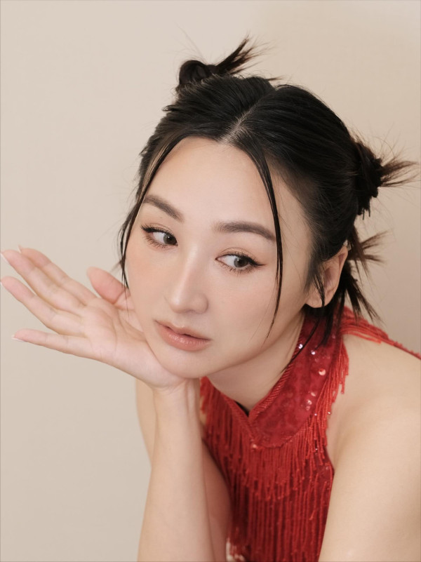 高海寧陳自瑤尷尬撞衫性感旗袍大對決！網民憑一細節判「呢位」贏到開巷 