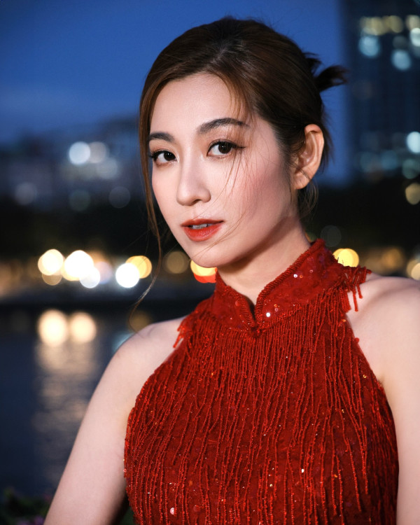 高海寧陳自瑤尷尬撞衫性感旗袍大對決！網民憑一細節判「呢位」贏到開巷 