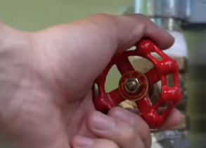 火警逃生｜消防喉轆開咗但冇水出？4步學識消防喉轆正確使用步驟 做少步都出唔到水！