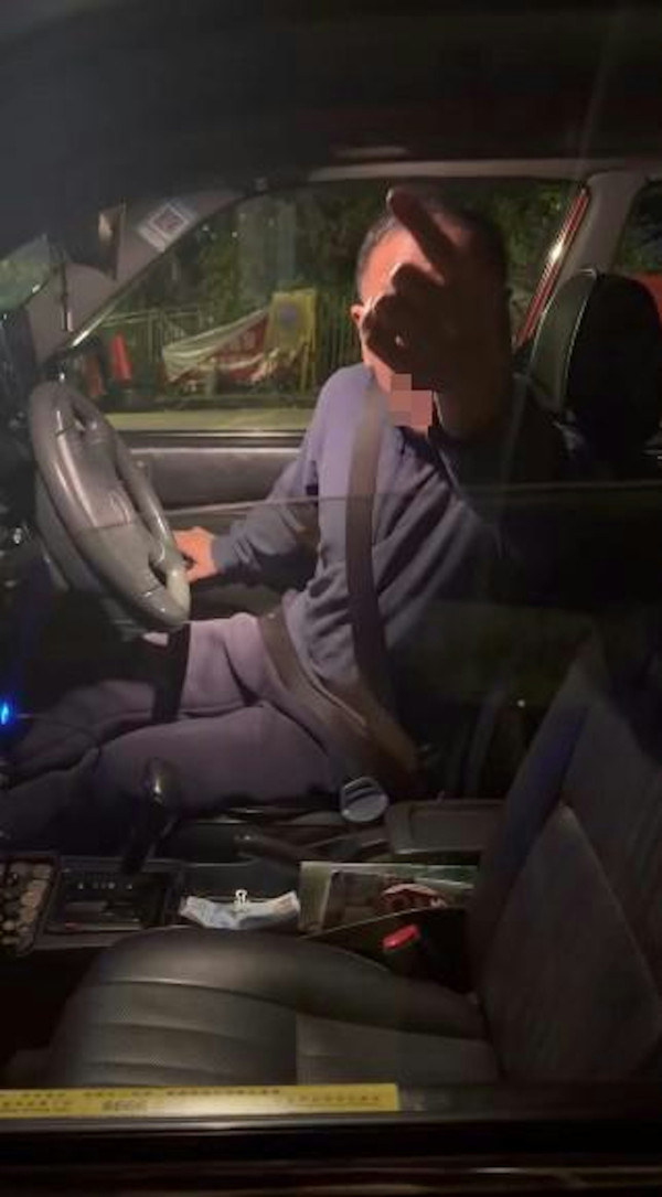 乘客疑未知的士到步竟被罵「仲唔畀錢」互舉機拍片爆粗 惹網民激辯兩個都有問題？