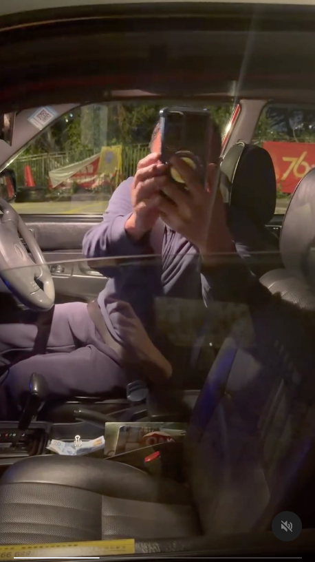 乘客疑未知的士到步竟被罵「仲唔畀錢」互舉機拍片爆粗 惹網民激辯兩個都有問題？