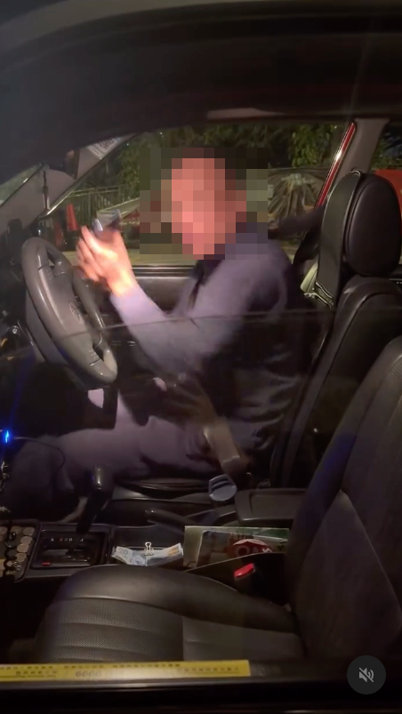 乘客疑未知的士到步竟被罵「仲唔畀錢」互舉機拍片爆粗 惹網民激辯兩個都有問題？