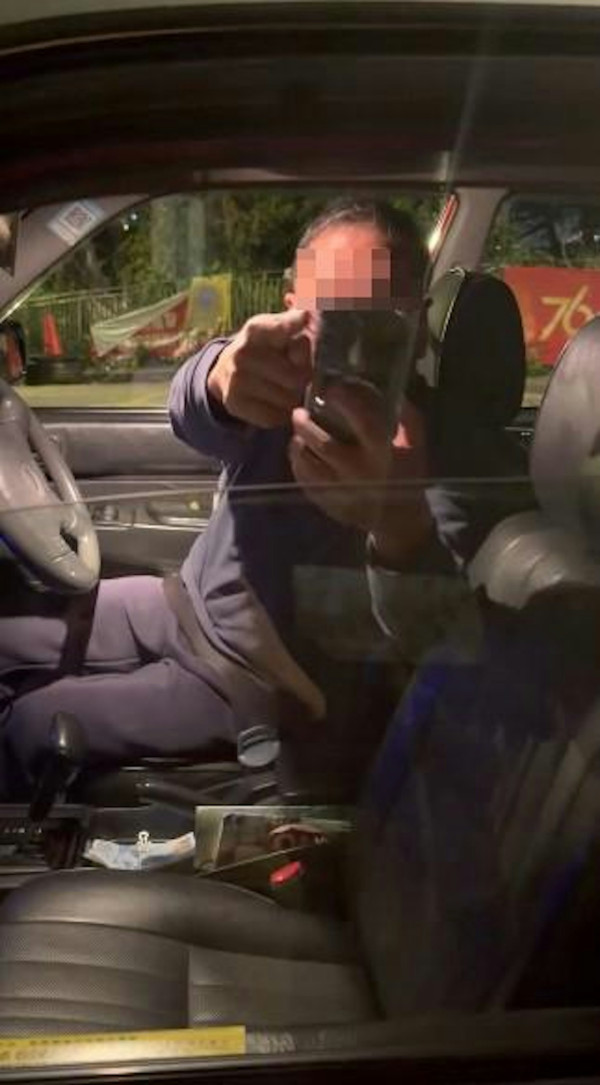 乘客疑未知的士到步竟被罵「仲唔畀錢」互舉機拍片爆粗 惹網民激辯兩個都有問題？