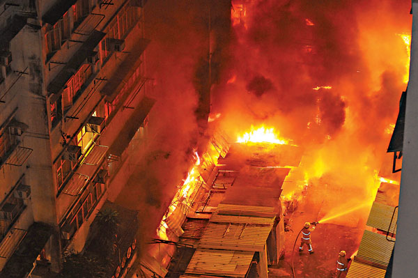 宏福苑五級火55死｜回顧香港近30年7宗奪命火 嘉利大廈燒死41人/牛頭角迷你倉兩消防殉職