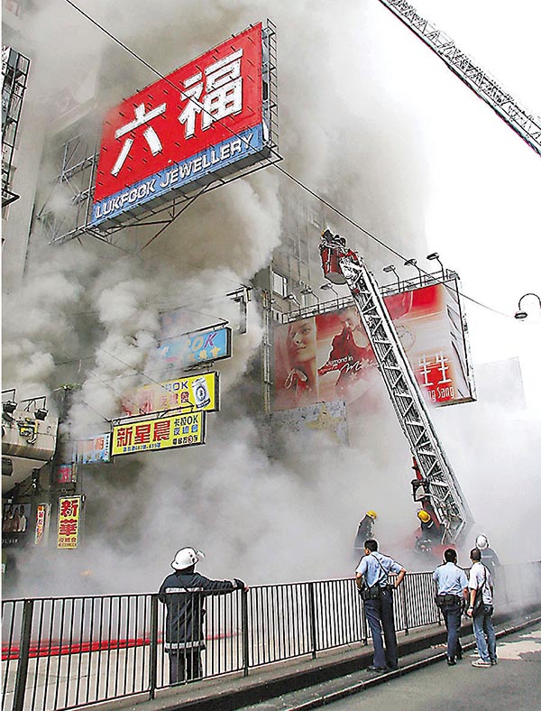 宏福苑五級火55死|回顧香港近30年7宗奪命火 嘉利大廈燒死41人/牛頭角迷你倉兩消防殉職